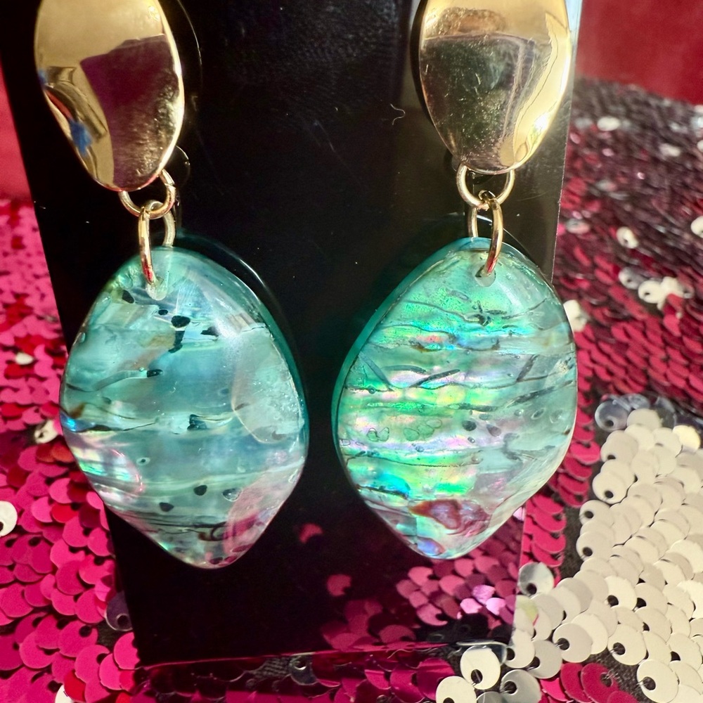 Elegant Gold and Iridescent Green Earrings